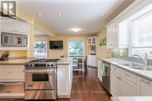 328 Niagara Boulevard, Niagara-On-The-Lake (101 - Town), ON - Indoor Photo Showing Kitchen With Double Sink