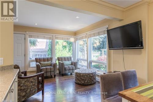 328 Niagara Boulevard, Niagara-On-The-Lake (101 - Town), ON - Indoor Photo Showing Living Room