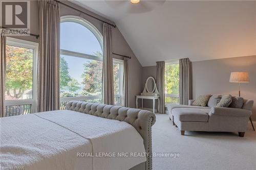 328 Niagara Boulevard, Niagara-On-The-Lake (101 - Town), ON - Indoor Photo Showing Bedroom