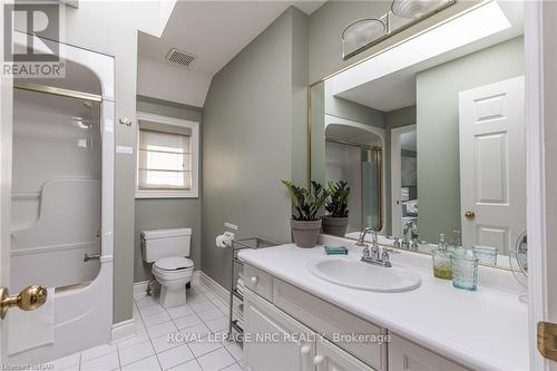 328 Niagara Boulevard, Niagara-On-The-Lake (101 - Town), ON - Indoor Photo Showing Bathroom