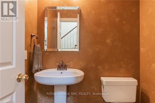 328 Niagara Boulevard, Niagara-On-The-Lake (101 - Town), ON - Indoor Photo Showing Bathroom