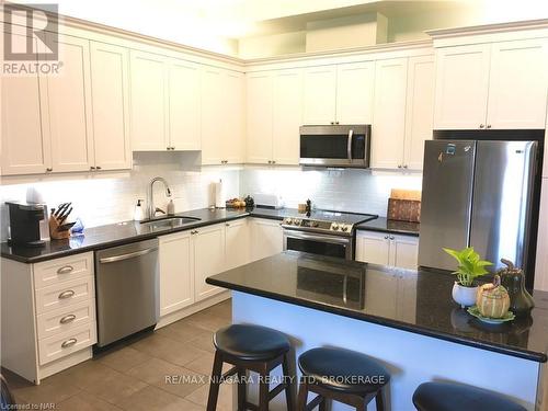 127 - 8111 Forest Glen Drive, Niagara Falls (208 - Mt. Carmel), ON - Indoor Photo Showing Kitchen With Upgraded Kitchen