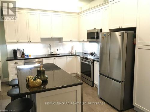 127 - 8111 Forest Glen Drive, Niagara Falls (208 - Mt. Carmel), ON - Indoor Photo Showing Kitchen With Upgraded Kitchen