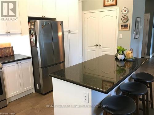 127 - 8111 Forest Glen Drive, Niagara Falls (208 - Mt. Carmel), ON - Indoor Photo Showing Kitchen