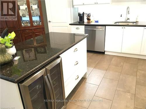 127 - 8111 Forest Glen Drive, Niagara Falls (208 - Mt. Carmel), ON - Indoor Photo Showing Kitchen