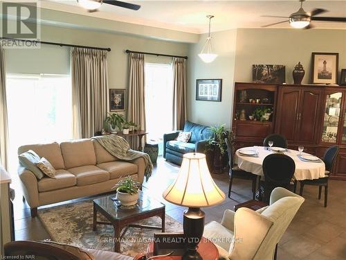 127 - 8111 Forest Glen Drive, Niagara Falls (208 - Mt. Carmel), ON - Indoor Photo Showing Living Room