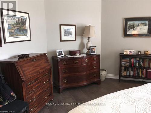 127 - 8111 Forest Glen Drive, Niagara Falls (208 - Mt. Carmel), ON - Indoor Photo Showing Bedroom