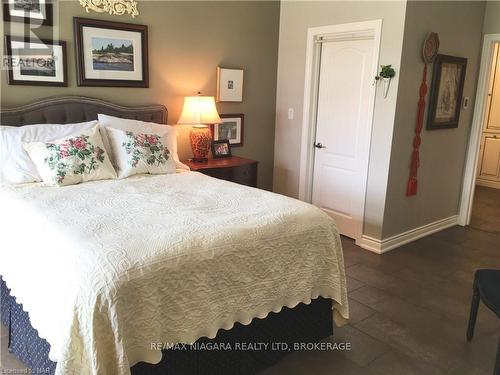 127 - 8111 Forest Glen Drive, Niagara Falls (208 - Mt. Carmel), ON - Indoor Photo Showing Bedroom