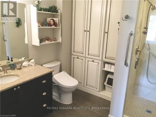 127 - 8111 Forest Glen Drive, Niagara Falls (208 - Mt. Carmel), ON - Indoor Photo Showing Bathroom