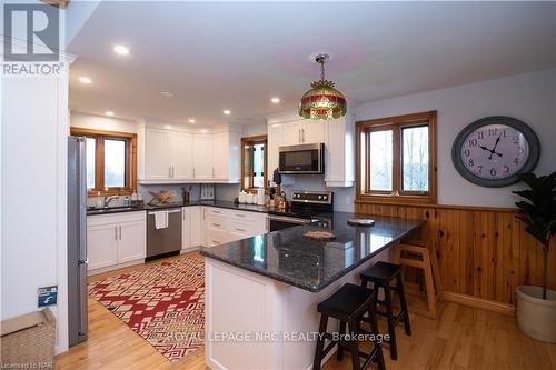 3170 Netherby Road, Fort Erie (327 - Black Creek), ON - Indoor Photo Showing Kitchen With Upgraded Kitchen