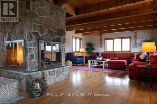 3170 Netherby Road, Fort Erie (327 - Black Creek), ON - Indoor Photo Showing Living Room