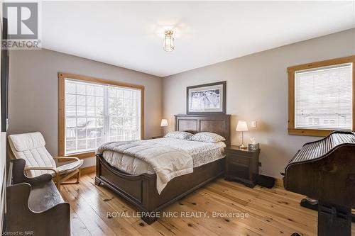 10849 Lakeshore Road W, Wainfleet (880 - Lakeshore), ON - Indoor Photo Showing Bedroom