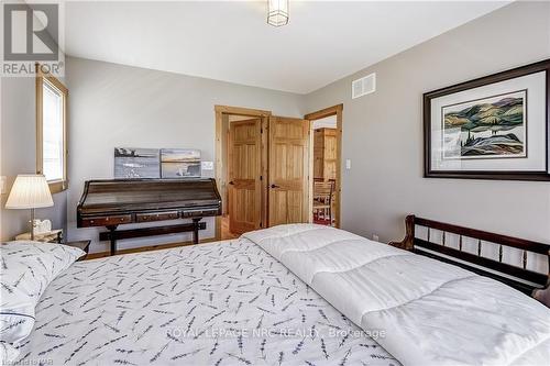 10849 Lakeshore Road W, Wainfleet (880 - Lakeshore), ON - Indoor Photo Showing Bedroom