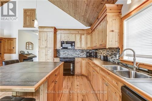 10849 Lakeshore Road W, Wainfleet (880 - Lakeshore), ON - Indoor Photo Showing Kitchen With Double Sink