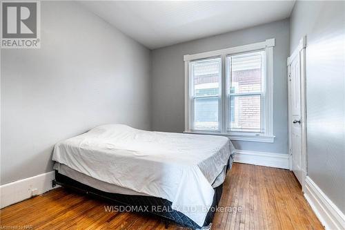 4394 Morrison Street, Niagara Falls (210 - Downtown), ON - Indoor Photo Showing Bedroom