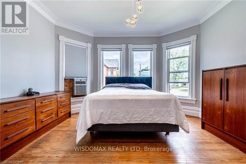 4394 Morrison Street, Niagara Falls (210 - Downtown), ON - Indoor Photo Showing Bedroom