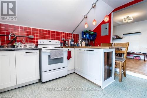 4394 Morrison Street, Niagara Falls (210 - Downtown), ON - Indoor Photo Showing Kitchen