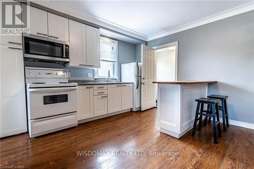 4394 Morrison Street, Niagara Falls (210 - Downtown), ON - Indoor Photo Showing Kitchen