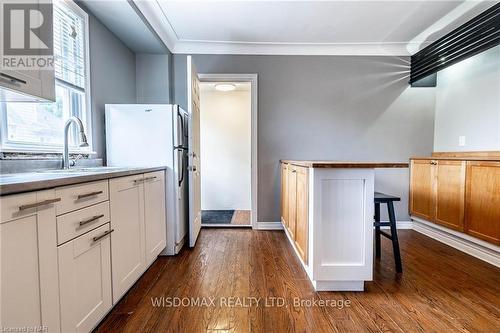 4394 Morrison Street, Niagara Falls (210 - Downtown), ON - Indoor Photo Showing Kitchen