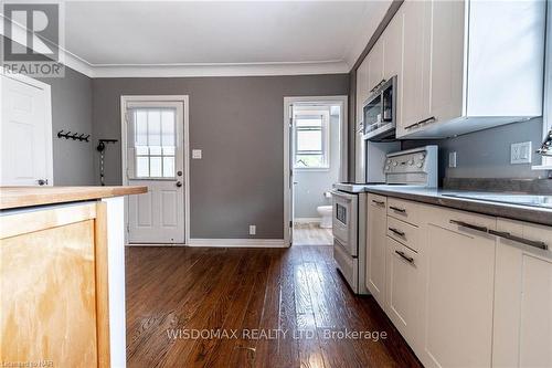 4394 Morrison Street, Niagara Falls (210 - Downtown), ON - Indoor Photo Showing Kitchen