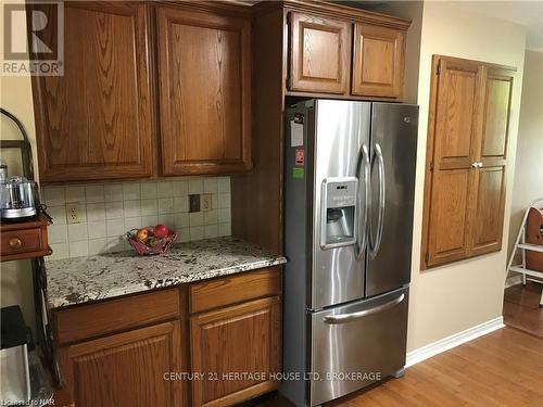 1193 Pettit Road, Fort Erie (334 - Crescent Park), ON - Indoor Photo Showing Kitchen