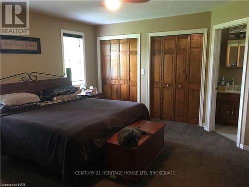 1193 Pettit Road, Fort Erie (334 - Crescent Park), ON - Indoor Photo Showing Bedroom