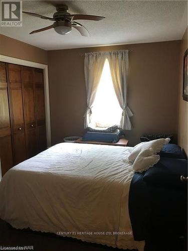 1193 Pettit Road, Fort Erie (334 - Crescent Park), ON - Indoor Photo Showing Bedroom