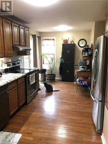 1193 Pettit Road, Fort Erie (334 - Crescent Park), ON - Indoor Photo Showing Kitchen