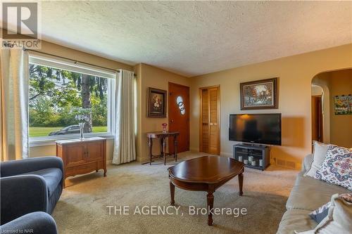 19 Verne Avenue, Welland (772 - Broadway), ON - Indoor Photo Showing Living Room