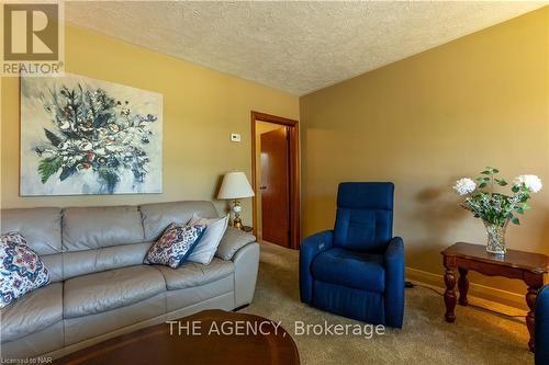 19 Verne Avenue, Welland (772 - Broadway), ON - Indoor Photo Showing Living Room