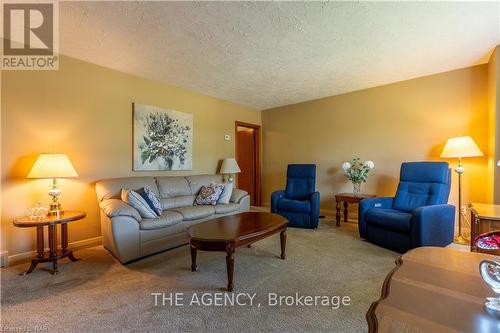 19 Verne Avenue, Welland (772 - Broadway), ON - Indoor Photo Showing Living Room