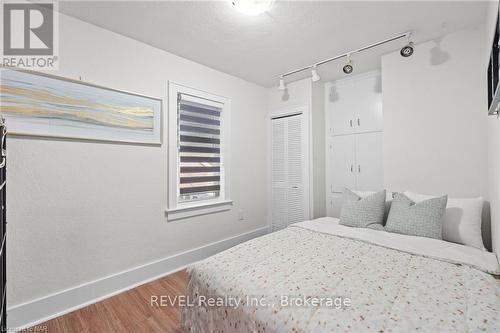 5707 Brookfield Avenue, Niagara Falls (215 - Hospital), ON - Indoor Photo Showing Bedroom