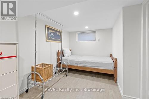 5707 Brookfield Avenue, Niagara Falls (215 - Hospital), ON - Indoor Photo Showing Bedroom