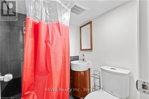 5707 Brookfield Avenue, Niagara Falls (215 - Hospital), ON - Indoor Photo Showing Bathroom