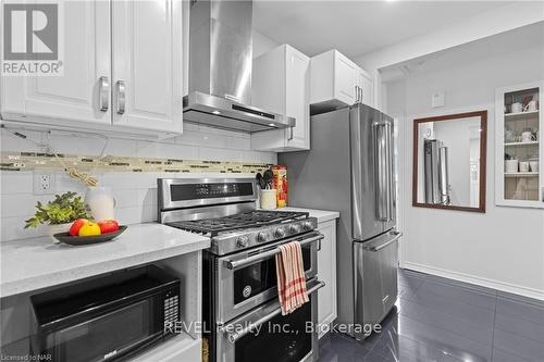 5707 Brookfield Avenue, Niagara Falls (215 - Hospital), ON - Indoor Photo Showing Kitchen