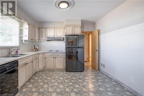 3 Grove Avenue, St. Catharines (455 - Secord Woods), ON - Indoor Photo Showing Kitchen With Double Sink