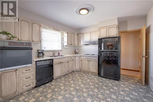 3 Grove Avenue, St. Catharines (455 - Secord Woods), ON - Indoor Photo Showing Kitchen With Double Sink