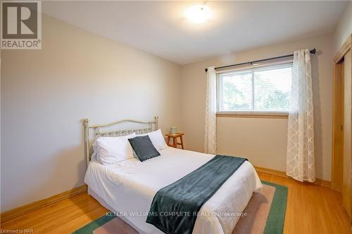 3 Grove Avenue, St. Catharines (455 - Secord Woods), ON - Indoor Photo Showing Bedroom