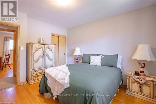 3 Grove Avenue, St. Catharines (455 - Secord Woods), ON - Indoor Photo Showing Bedroom