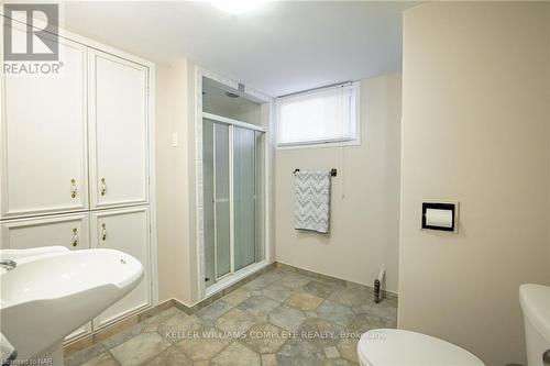 3 Grove Avenue, St. Catharines (455 - Secord Woods), ON - Indoor Photo Showing Bathroom