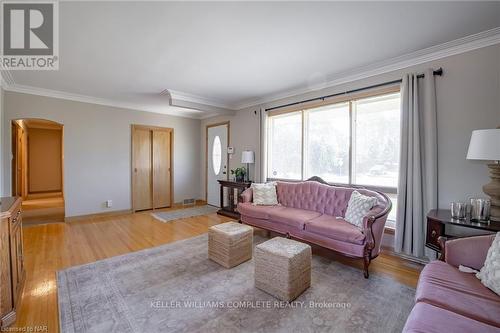 3 Grove Avenue, St. Catharines (455 - Secord Woods), ON - Indoor Photo Showing Living Room