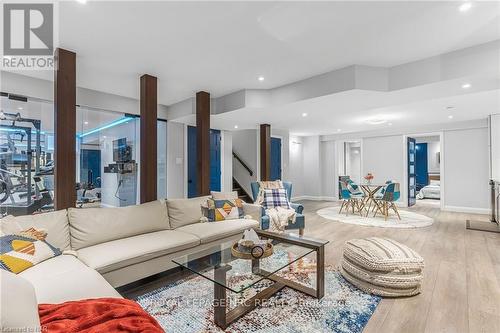 14 Tuscany Court, St. Catharines (453 - Grapeview), ON - Indoor Photo Showing Living Room