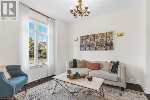 14 Tuscany Court, St. Catharines (453 - Grapeview), ON - Indoor Photo Showing Living Room