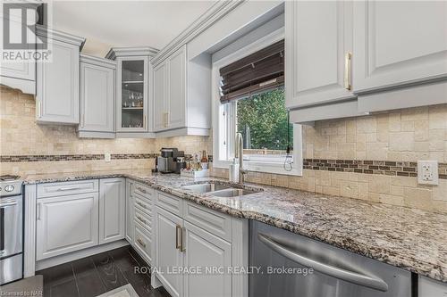 14 Tuscany Court, St. Catharines (453 - Grapeview), ON - Indoor Photo Showing Kitchen With Double Sink With Upgraded Kitchen