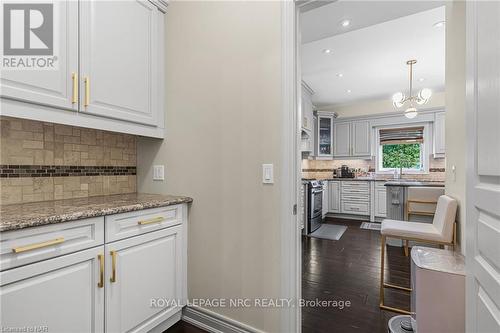 14 Tuscany Court, St. Catharines (453 - Grapeview), ON - Indoor Photo Showing Kitchen