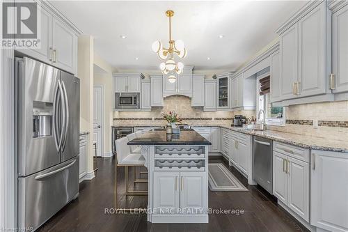 14 Tuscany Court, St. Catharines (453 - Grapeview), ON - Indoor Photo Showing Kitchen With Upgraded Kitchen