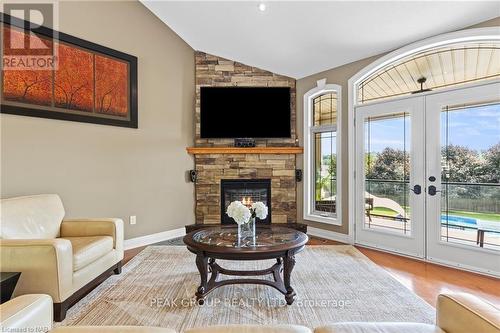 63 Tanbark Road, Niagara-On-The-Lake (105 - St. Davids), ON - Indoor Photo Showing Living Room With Fireplace