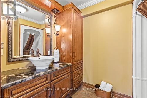 63 Tanbark Road, Niagara-On-The-Lake (105 - St. Davids), ON - Indoor Photo Showing Bathroom