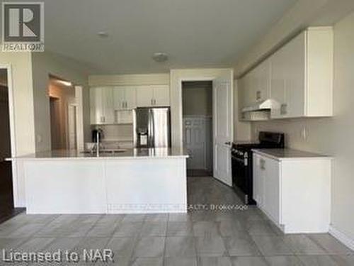 76 Sunflower Crescent Crescent, Thorold (562 - Hurricane/Merrittville), ON - Indoor Photo Showing Kitchen