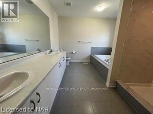 76 Sunflower Crescent Crescent, Thorold (562 - Hurricane/Merrittville), ON - Indoor Photo Showing Bathroom